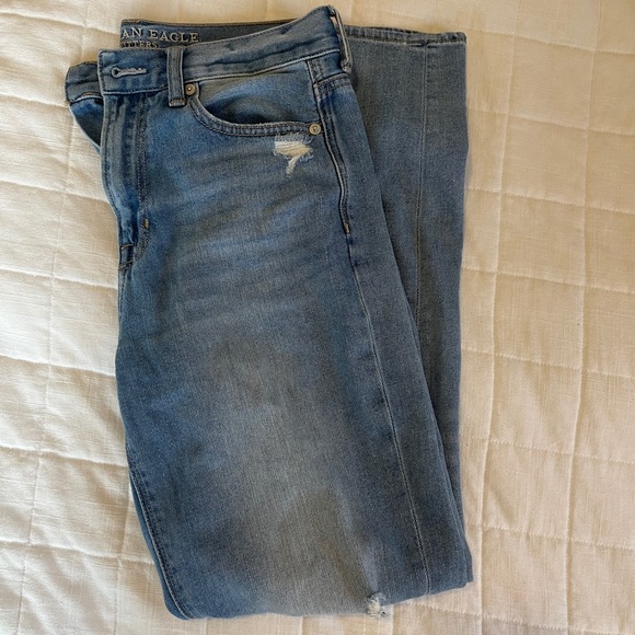 Ripped mom jeans! Size 4! - Picture 2 of 3